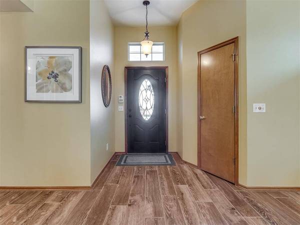 2216 NE 4th Street, Moore, OK 73160