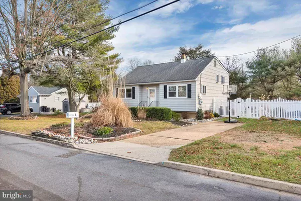 6 DEB LYNN DR, Sicklerville, NJ 08081