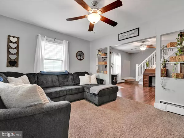 17 E RICHLAND AVE, Myerstown, PA 17067