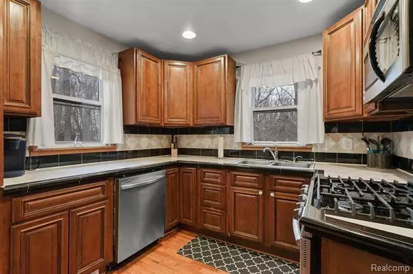 10480 KENRICH Drive, Brighton, MI 48116