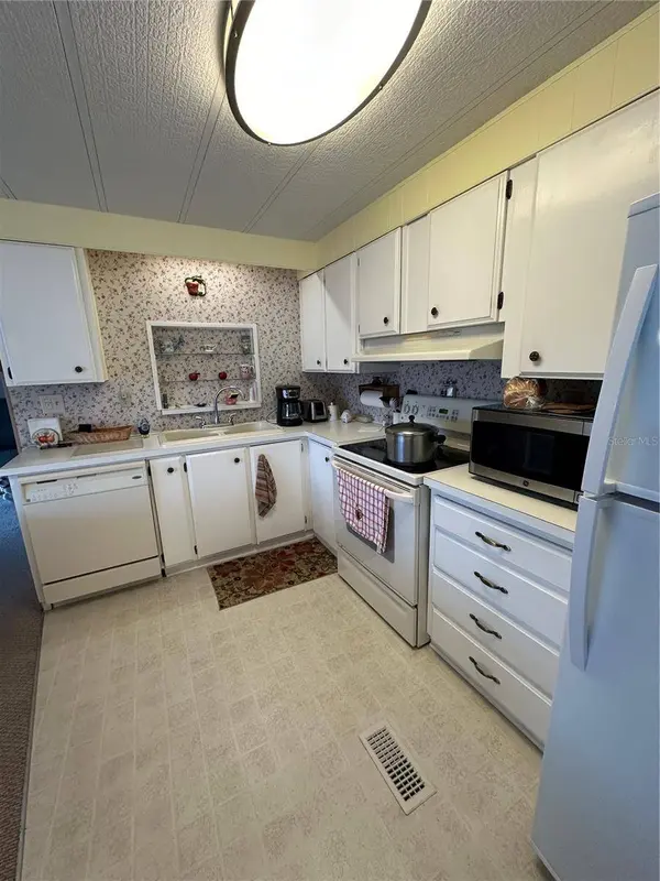 4722 WINDY LN, Zephyrhills, FL 33541