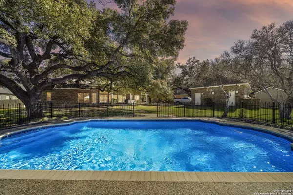 10107 PEMCREST, San Antonio, TX 78240-2550