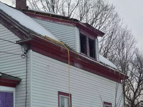 42 3rd ST, Dixfield, ME 04224