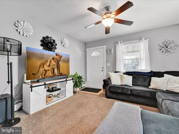 17 E RICHLAND AVE, Myerstown, PA 17067