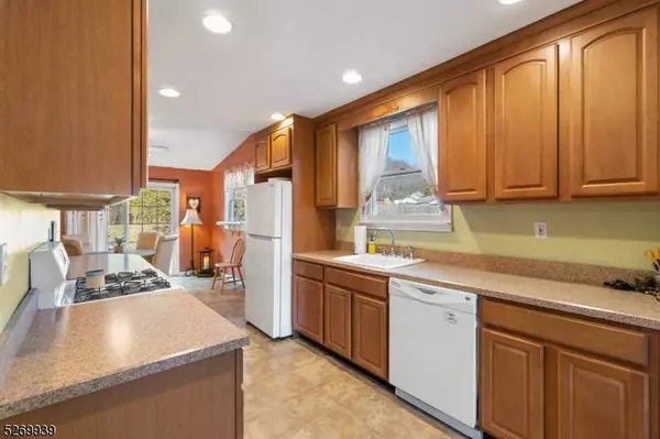 3 Degraw Ave, Clifton City, NJ 07013