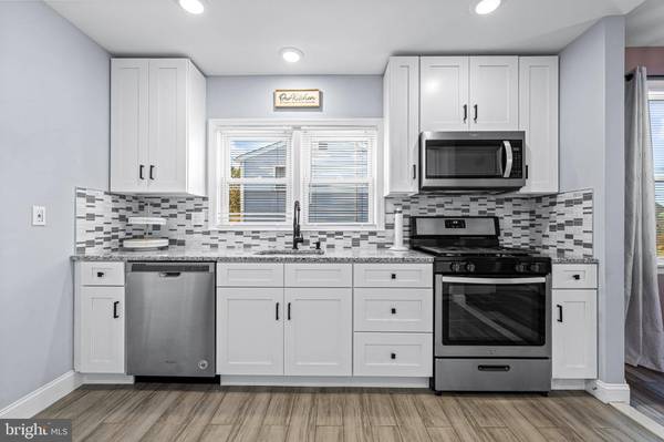 334 SPRUCE AVE, Maple Shade, NJ 08052