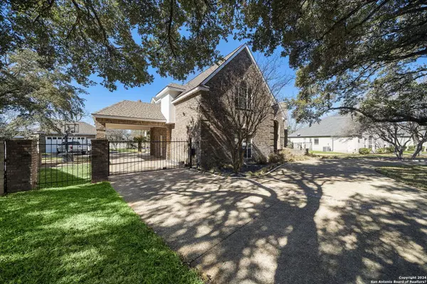 10107 PEMCREST, San Antonio, TX 78240-2550