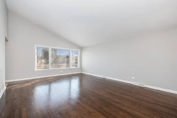 8928 S 49th Court, Oak Lawn, IL 60453