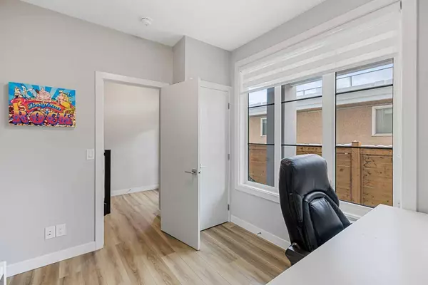 1710 28 AVE SW #13, Calgary, AB T2T 1J6