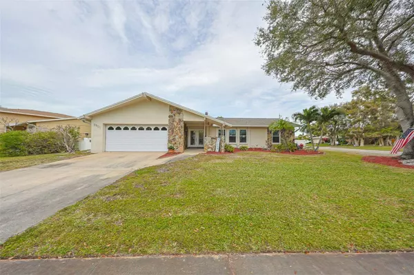 8901 ST ANDREWS DR, Seminole, FL 33777