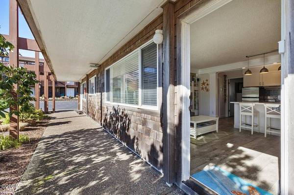 48250 Breakers BLVD #3, Neskowin, OR 97149