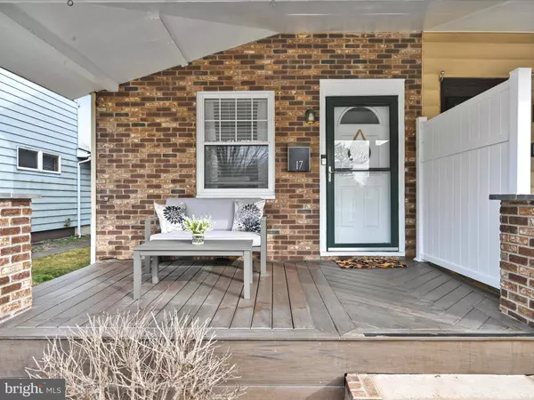 17 E RICHLAND AVE, Myerstown, PA 17067