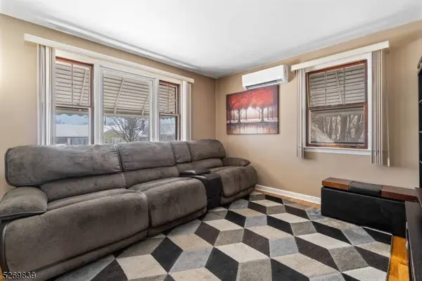 34 Martindale Rd, Clifton City, NJ 07013