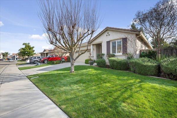 1582 Topiary DR, Manteca, CA 95337