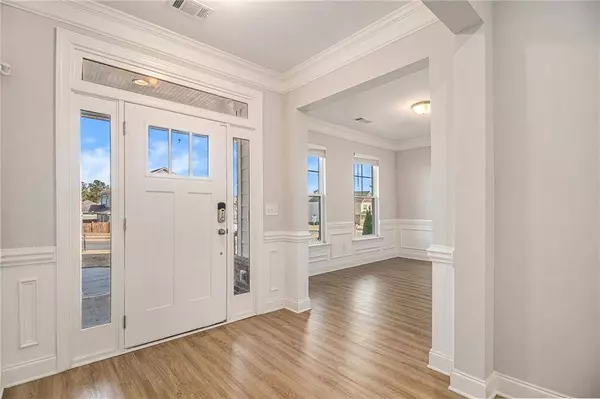 6829 Benjamin DR, Flowery Branch, GA 30542