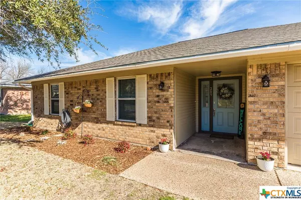 245 Cross Country DR, Hewitt, TX 76643