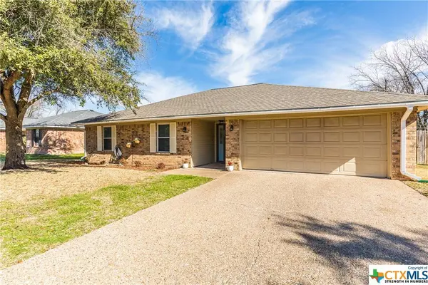 245 Cross Country DR, Hewitt, TX 76643