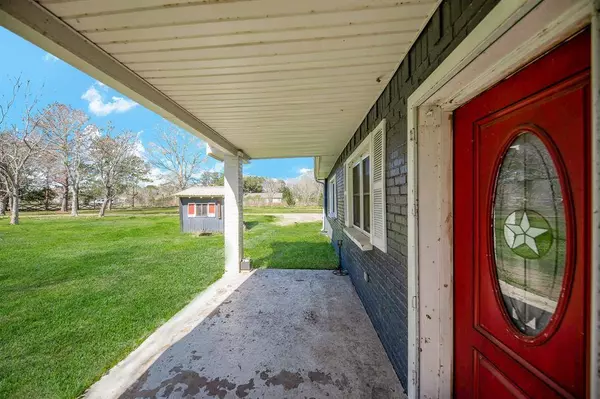 904 Herrington RD, Alvin, TX 77511