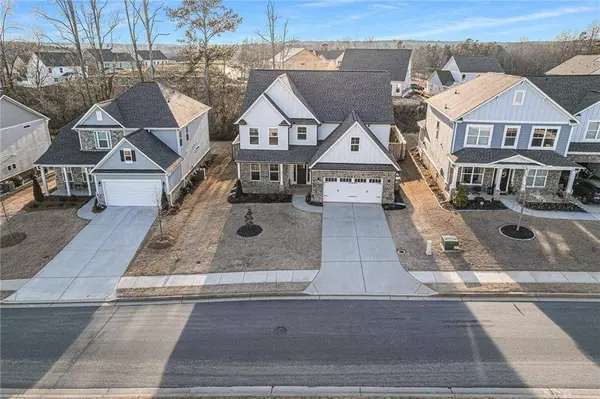 6829 Benjamin DR, Flowery Branch, GA 30542