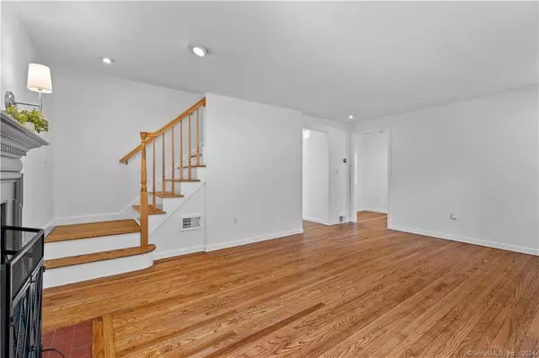 14 Aunt Park Lane, Newtown, CT 06470