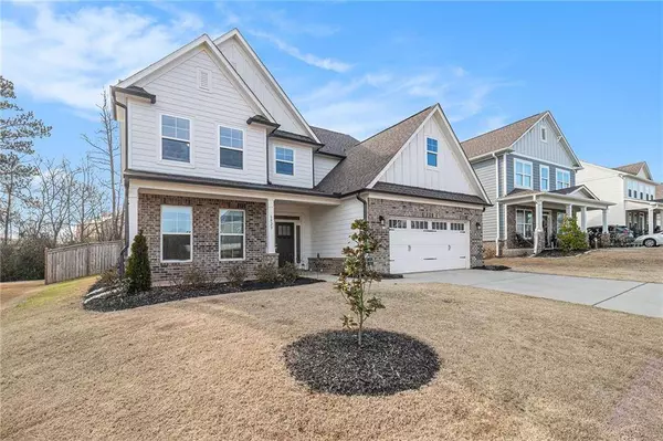 6829 Benjamin DR, Flowery Branch, GA 30542
