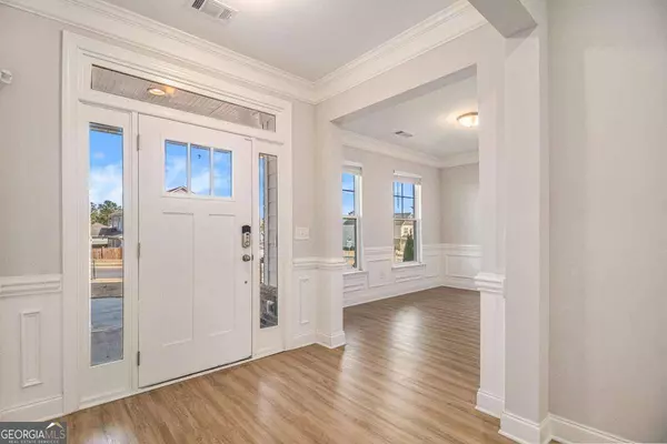 6829 Benjamin DR, Flowery Branch, GA 30542