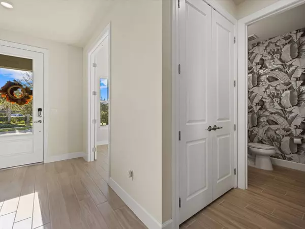 11932 PEBBLE DR, Bradenton, FL 34211