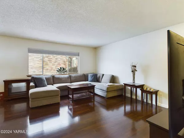 101 58th Ave # 17N, Yakima, WA 98908