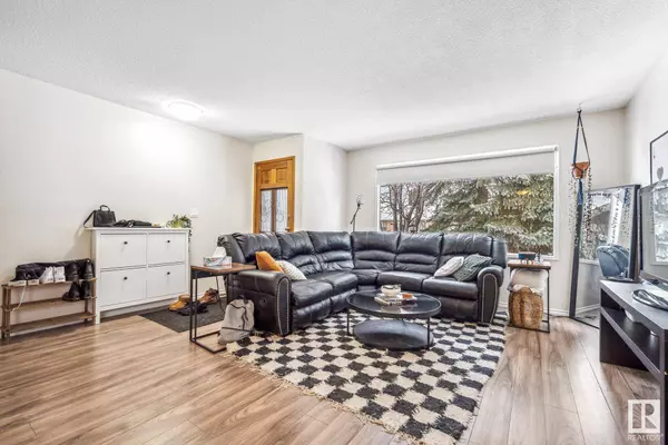 9236 153 ST NW, Edmonton, AB T5R 1P8