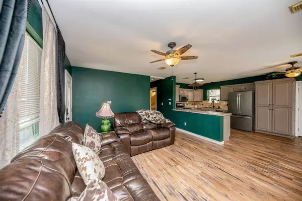 904 Herrington RD, Alvin, TX 77511