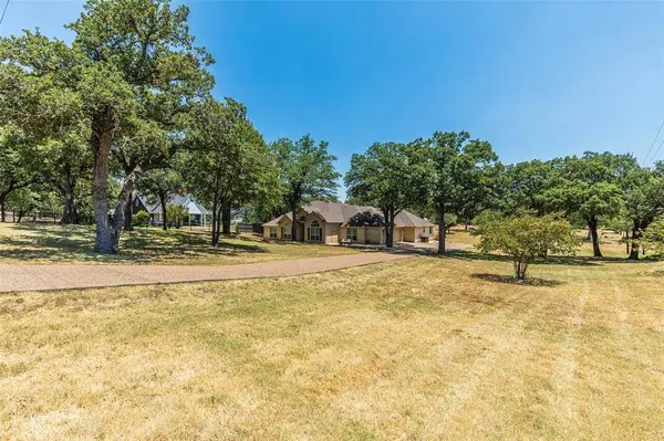 254 Bolton Circle, West, TX 76691