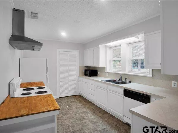 111 Gatewood Dr, Whitehouse, TX 75791