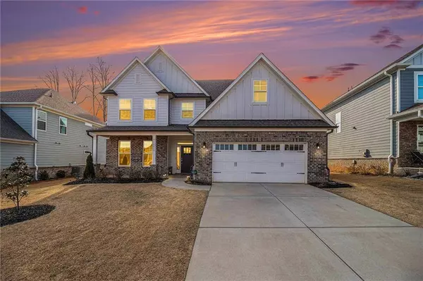 6829 Benjamin DR, Flowery Branch, GA 30542