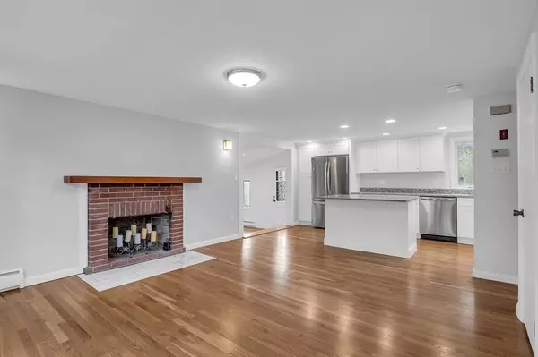 35 Gould Rd, Andover, MA 01810