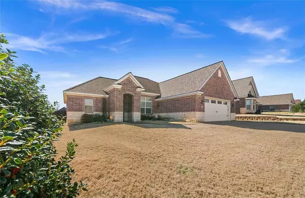 696 White Bear Trail, Lindale, TX 75771