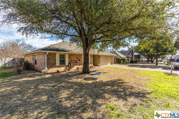 245 Cross Country DR, Hewitt, TX 76643