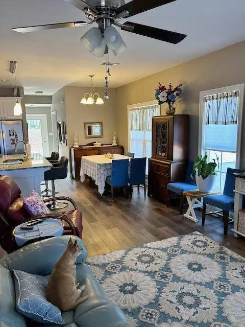 27 Cosmos, Hattiesburg, MS 39402