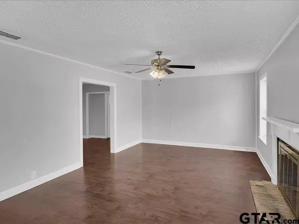 111 Gatewood Dr, Whitehouse, TX 75791