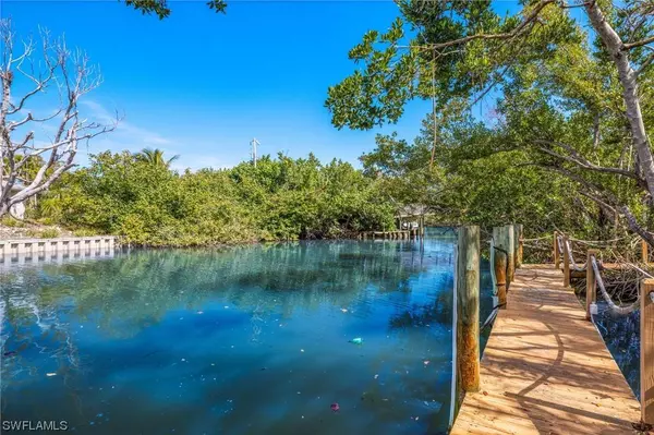 920 Almas CT, Sanibel, FL 33957