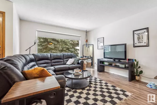 9236 153 ST NW, Edmonton, AB T5R 1P8