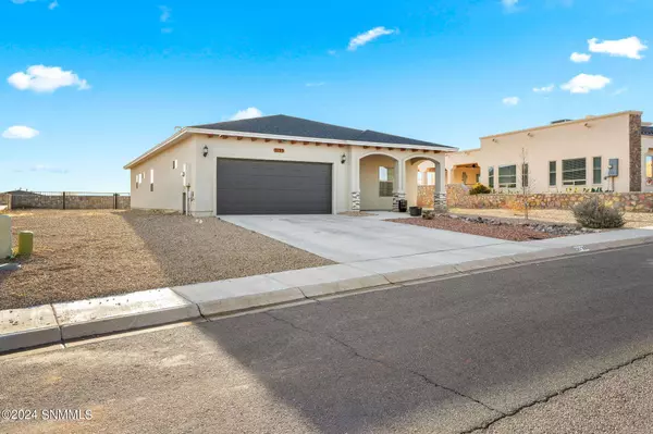2133 Whitstone DR, Las Cruces, NM 88012