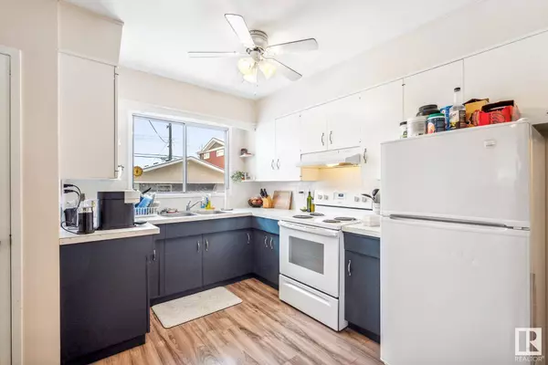 9236 153 ST NW, Edmonton, AB T5R 1P8