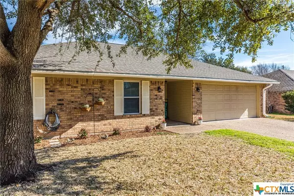 245 Cross Country DR, Hewitt, TX 76643