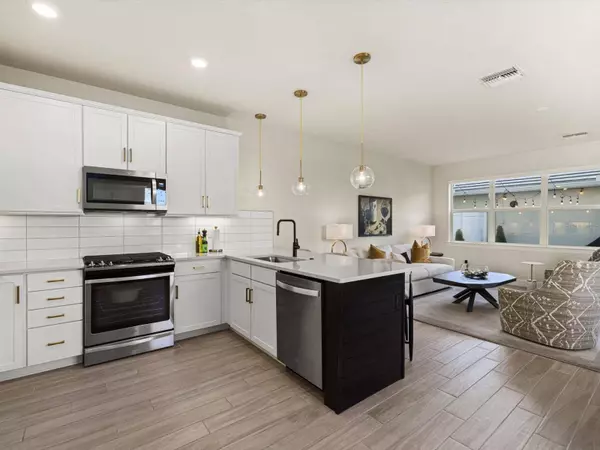 11932 PEBBLE DR, Bradenton, FL 34211