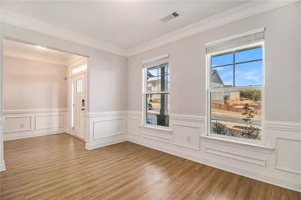 6829 Benjamin DR, Flowery Branch, GA 30542