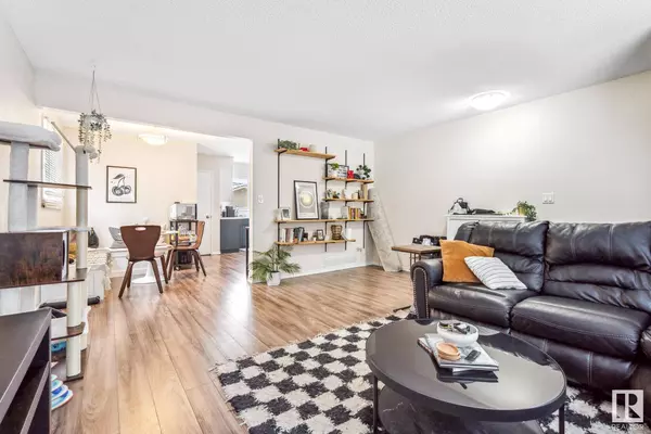 9236 153 ST NW, Edmonton, AB T5R 1P8