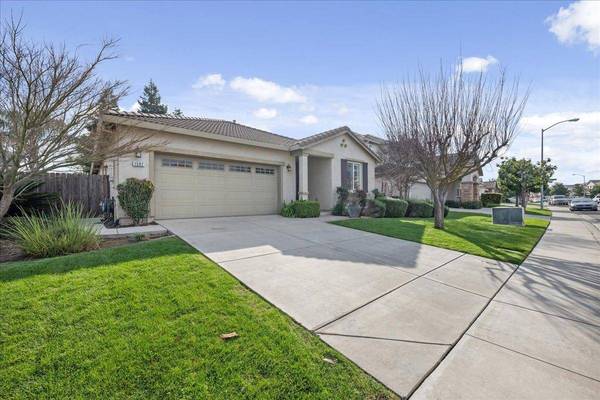 1582 Topiary DR, Manteca, CA 95337