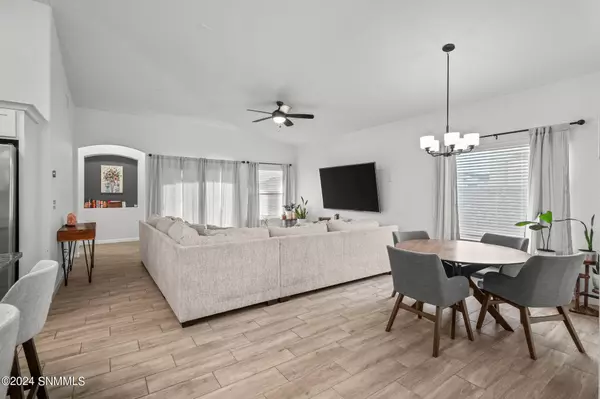 2133 Whitstone DR, Las Cruces, NM 88012