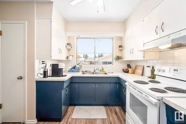 9236 153 ST NW, Edmonton, AB T5R 1P8