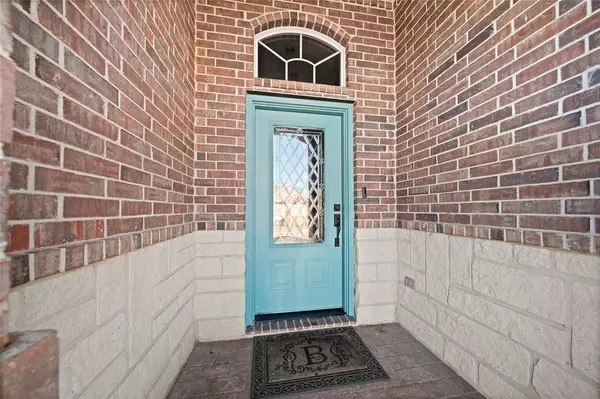 696 White Bear Trail, Lindale, TX 75771